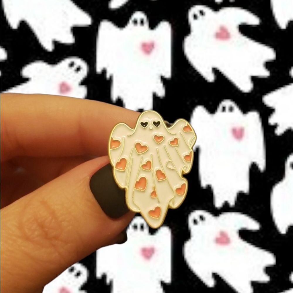 💟Ghost heart enamel pin - Picture 1 of 5